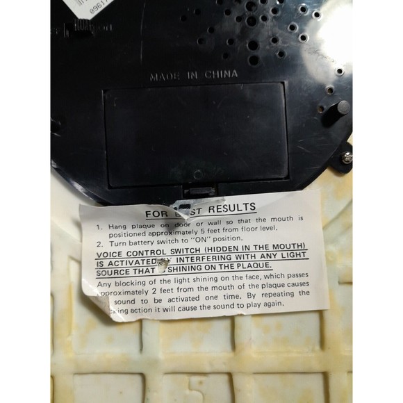 Vintage Santa Claus Face Door Wall Hanger Decor Motion Activated Plays Music, - Picture 2 of 2